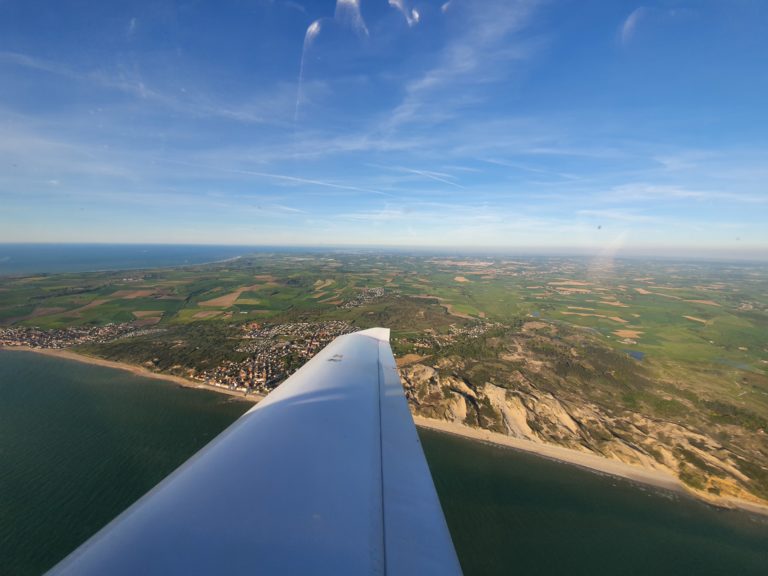 Les longues plages de sable presque blanc